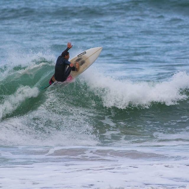 Clase de surf en grupo en Llanes | Nivel Perfeccionamiento
