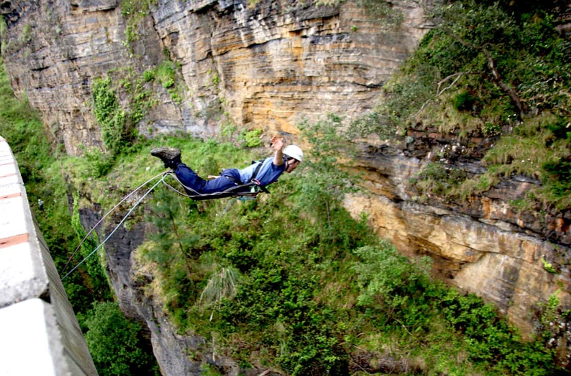 Bungee jumping on the Atxazpi bridge: Maximum adrenaline in the Basque Country